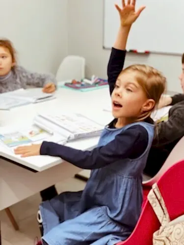 дети на занятии английским в Оксфорд Хаус