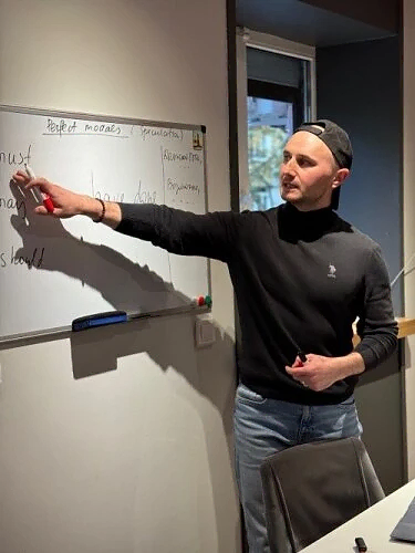 Александр Ивашина - старший методист и автор учебных программ языкового центра «Оксфорд Хаус».